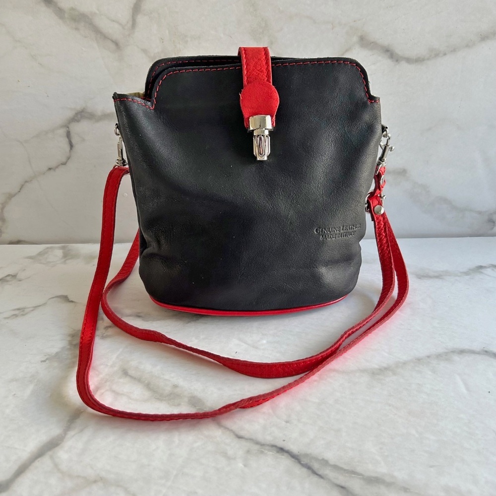 Primo Sacchi Women's black and red leather crossbody bag, adjustable strap